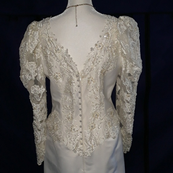 Oleg Cassini wedding gown with 7ft train - Picture 9 of 16